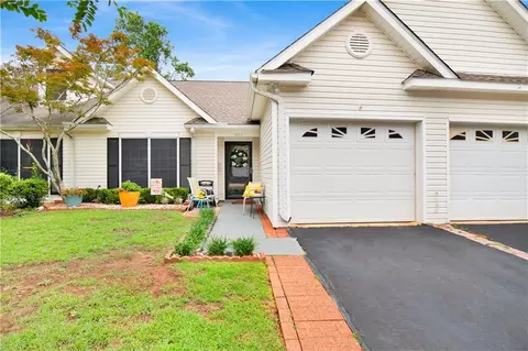 643 Spring Lake Ct, Mobile, AL 36695