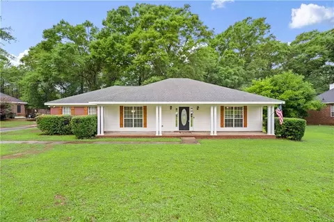 4013 Blakewood Dr W, Semmes, AL 36575