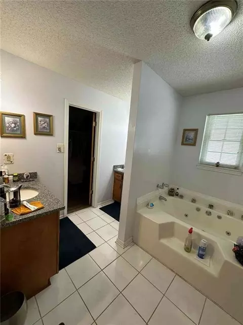 Bath - 10550 Mclaughlin Ln, Mobile, AL 36608 photo 2 of 3