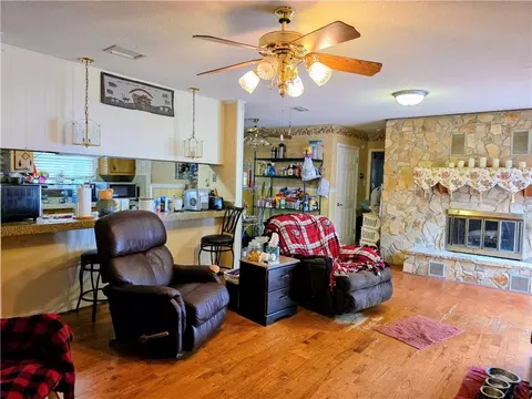 Living - 1058 Gallen Ct, Mobile, AL 36608 photo 3 of 3