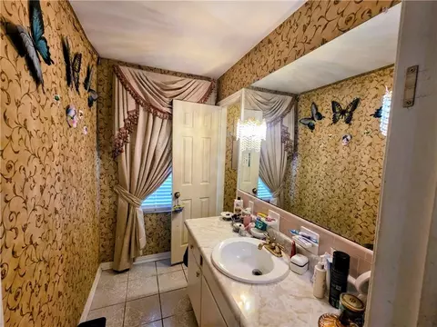Bath - 1058 Gallen Ct, Mobile, AL 36608 photo 1 of 2