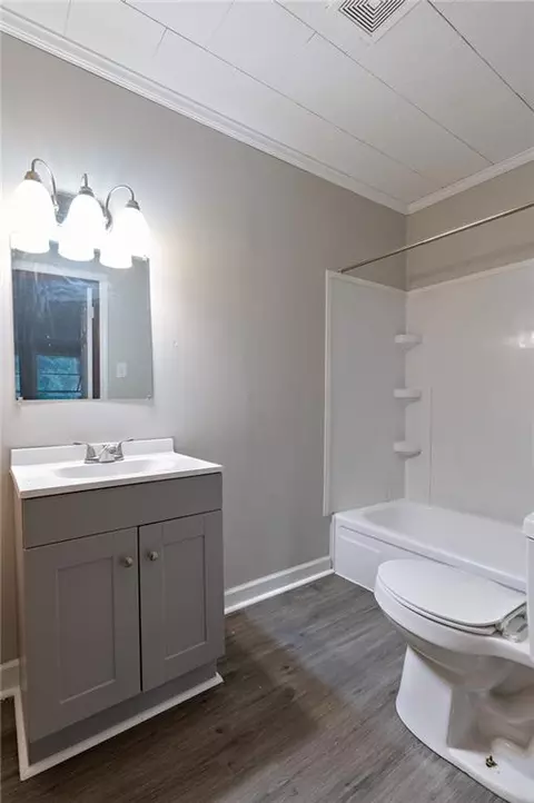 Bath - 1602 Marengo Dr, Mobile, AL 36605 photo 1 of 2
