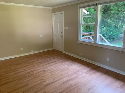 Living - 541 Chandler St, Mobile, AL 36610 photo 1 of 2