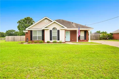 10729 Southern Oaks Ct, Grand Bay, AL 36541