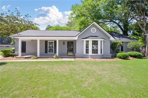 5912 Cansler Dr, Mobile, AL 36609
