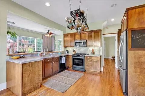 Kitchen - 307 West St, Mobile, AL 36604 photo 2 of 2