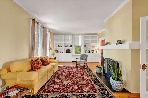 Living - 307 West St, Mobile, AL 36604 photo 1 of 2