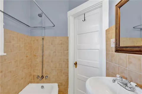 Bath - 307 West St, Mobile, AL 36604 photo 3 of 4