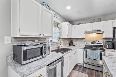 Kitchen - 1272 Timberline Ct, Axis, AL 36505 photo 2 of 5