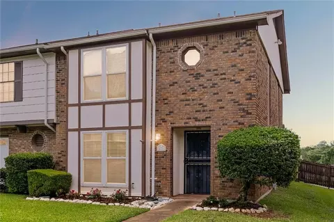 527 Highland Woods Dr W, Mobile, AL 36608