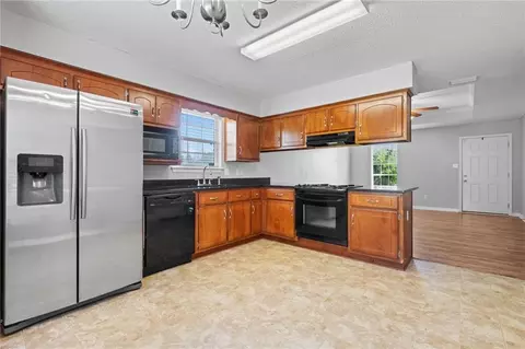 Kitchen - 4954 Leahmon Ct, Mobile, AL 36695 photo 2 of 3