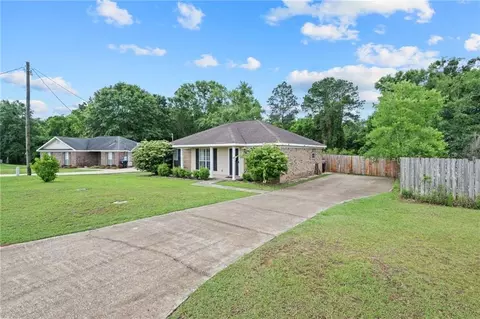 Exterior - 4954 Leahmon Ct, Mobile, AL 36695 photo 4 of 9