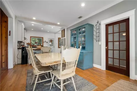 Dining - 2511 Myrtle St, Mobile, AL 36607 photo 1 of 2