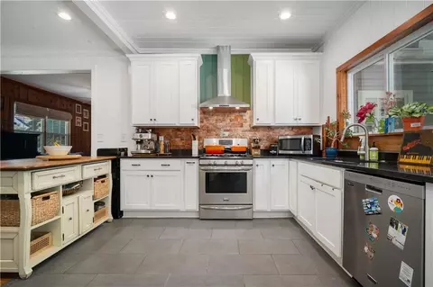 Kitchen - 2511 Myrtle St, Mobile, AL 36607 photo 2 of 3
