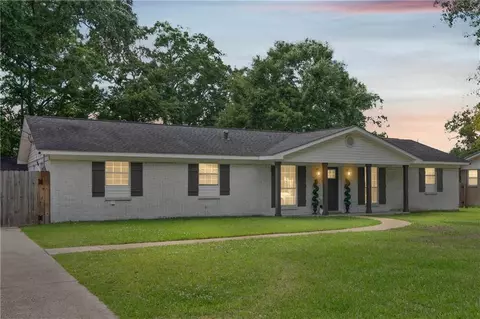 131 Ideal Dr, Saraland, AL 36571