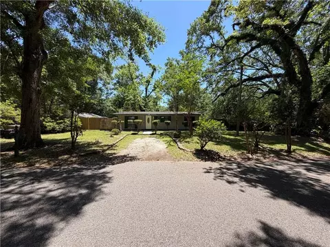 2063 Faye St, Mobile, AL 36605