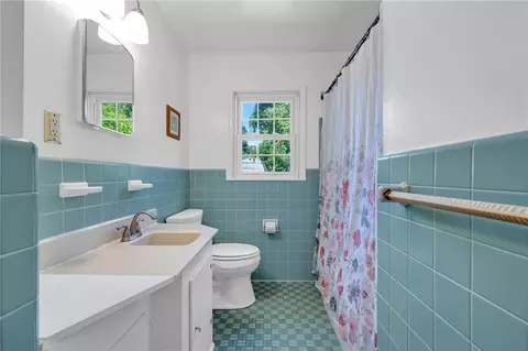 Bath - 657 Raines Dr, Mobile, AL 36609 photo 1 of 2