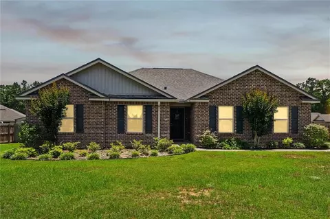 8405 Calgary Dr, Mobile, AL 36695