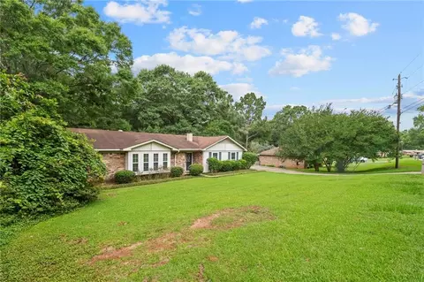 Exterior - 2602 Meadowview Dr, Mobile, AL 36695 photo 7 of 8