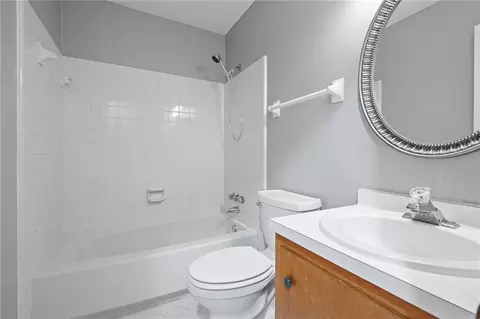 Bath - 2602 Meadowview Dr, Mobile, AL 36695 photo 1 of 3
