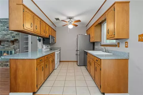 Kitchen - 2602 Meadowview Dr, Mobile, AL 36695 photo 1 of 2