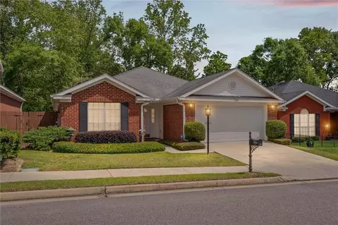7086 Crown Pointe Dr, Mobile, AL 36695