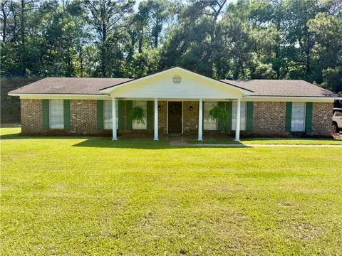 6350 Bay Rd, Mobile, AL 36605