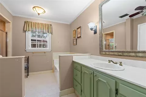 Bath - 3806 Claridge Rd N, Mobile, AL 36608 photo 2 of 2