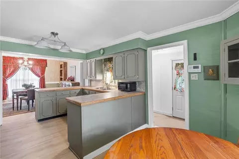 Kitchen - 3806 Claridge Rd N, Mobile, AL 36608 photo 3 of 3