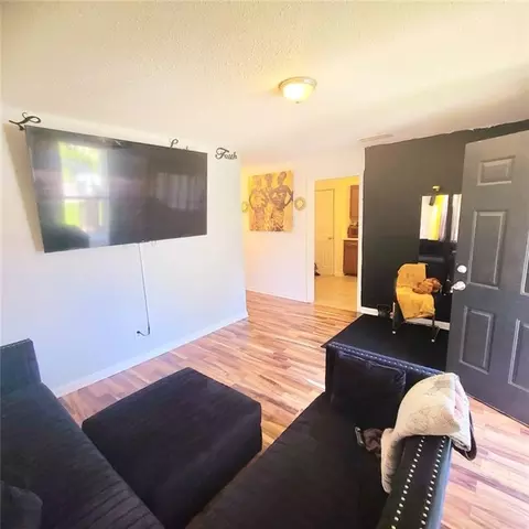Living - 220 Sinclair Ave, Mobile, AL 36610 photo 2 of 2
