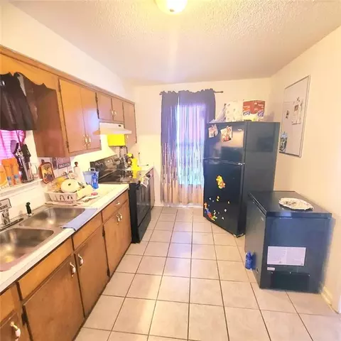 Kitchen - 220 Sinclair Ave, Mobile, AL 36610 photo 2 of 3