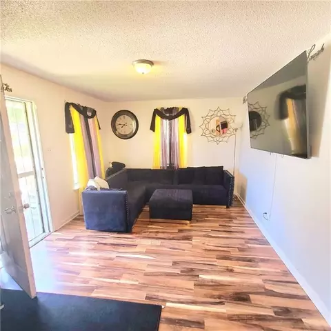 Living - 220 Sinclair Ave, Mobile, AL 36610 photo 1 of 2