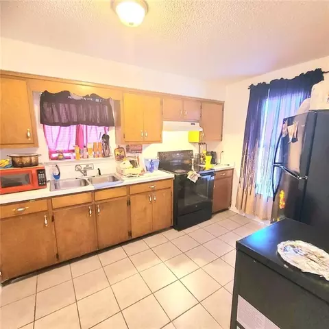 Kitchen - 220 Sinclair Ave, Mobile, AL 36610 photo 1 of 3
