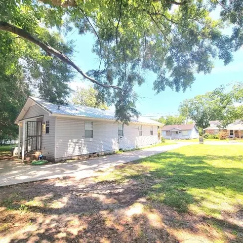 Exterior - 220 Sinclair Ave, Mobile, AL 36610 photo 3 of 3