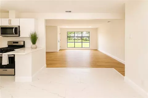 Living - 1108 Chalet Dr E, Mobile, AL 36608 photo 7 of 9