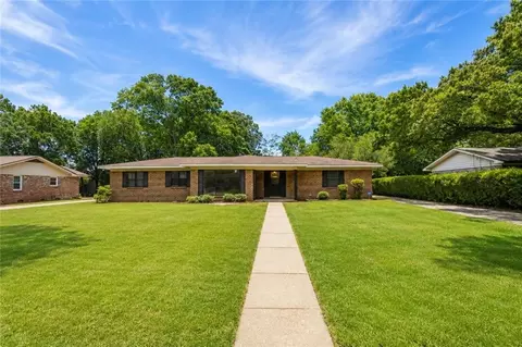 1108 Chalet Dr E, Mobile, AL 36608