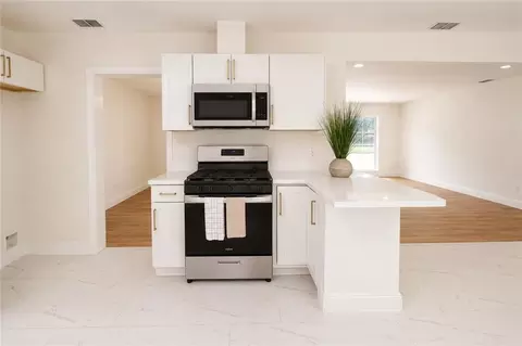 Kitchen - 1108 Chalet Dr E, Mobile, AL 36608 photo 3 of 5
