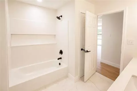 Bath - 1108 Chalet Dr E, Mobile, AL 36608 photo 3 of 4