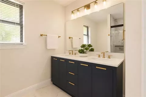 Bath - 1108 Chalet Dr E, Mobile, AL 36608 photo 2 of 4