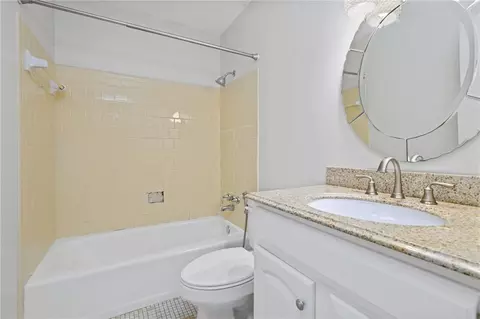 Bath - 117 Vanderbilt Dr, Mobile, AL 36608 photo 2 of 3