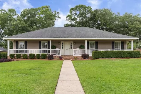 7412 Wesley Ct, Mobile, AL 36695