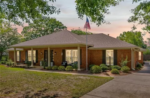 7410 Smithfield Rd, Mobile, AL 36695