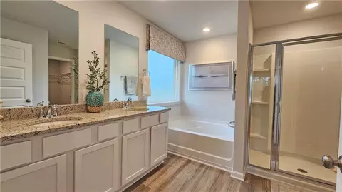 Bath - 8123 David Mccampbell Dr, Mobile, AL 36619 photo 1 of 3