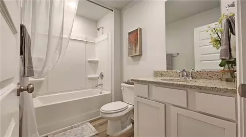 Bath - 8123 David Mccampbell Dr, Mobile, AL 36619 photo 3 of 3