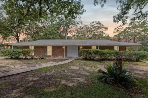 5451 Larchmont Dr, Mobile, AL 36693