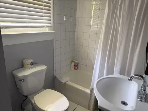 Bath - 182 Williams St, Mobile, AL 36606 photo 1 of 2