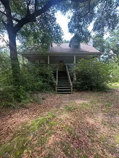 3910 Hickory Dr, Saraland, AL 36571