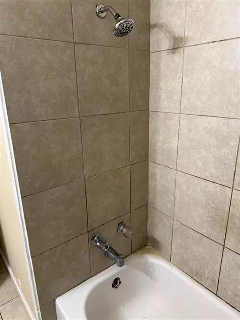 Bath - 407 Seabreeze Rd E, Mobile, AL 36609 photo 2 of 2