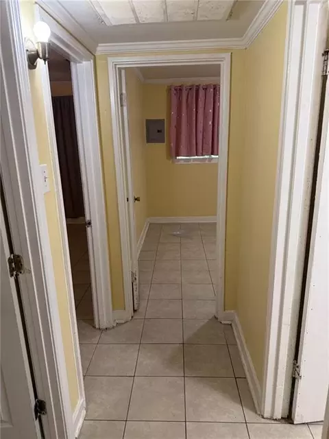Entry Way - 407 Seabreeze Rd E, Mobile, AL 36609 photo 1 of 2
