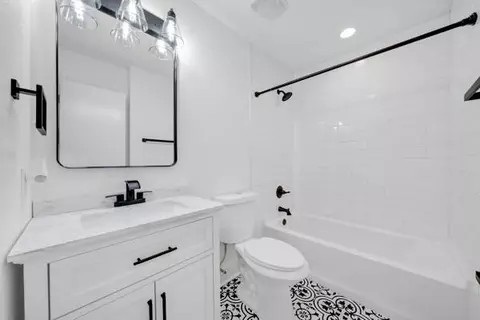 Bath - 354 Vanderbilt Dr, Mobile, AL 36608 photo 1 of 1